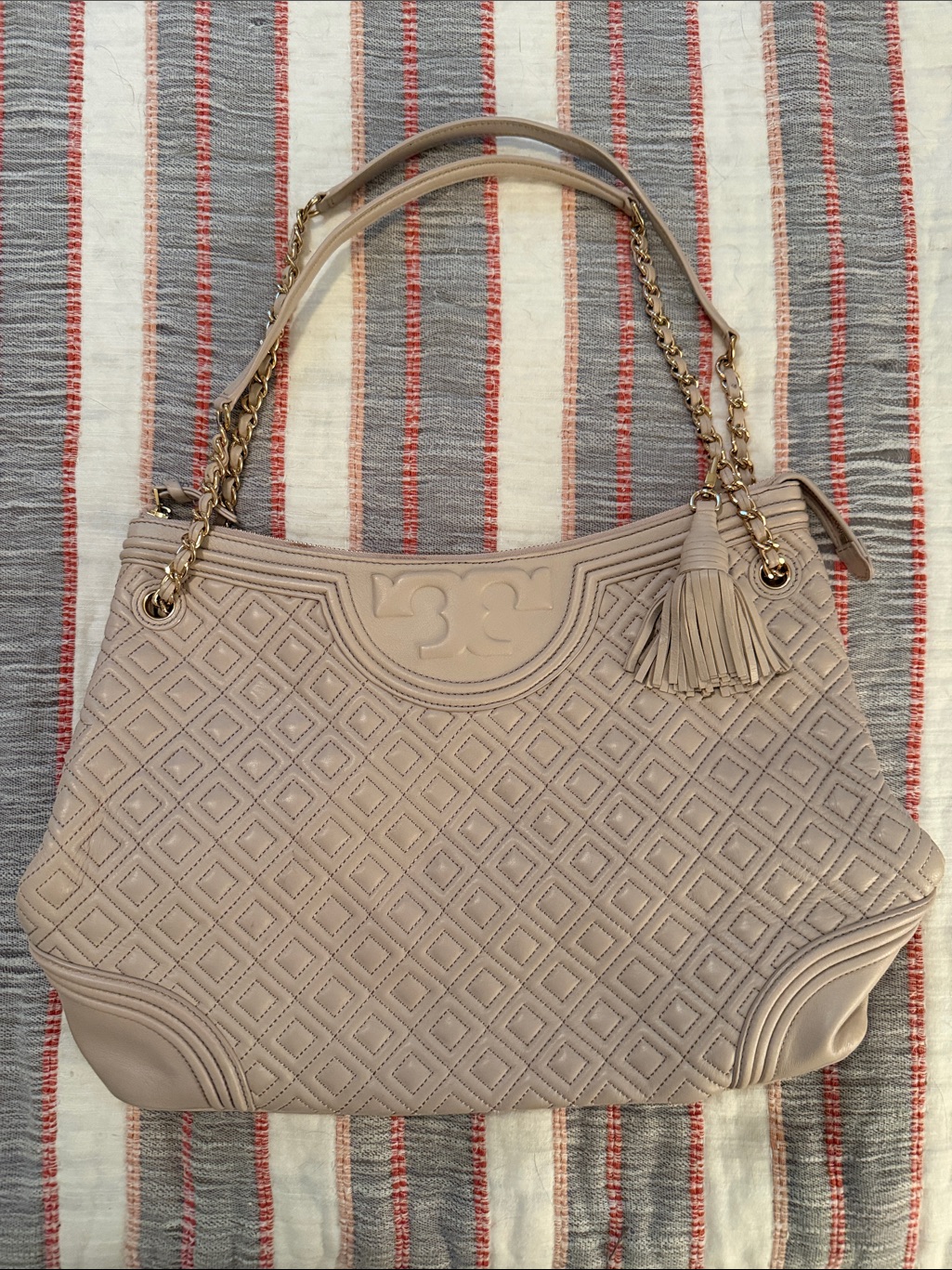 Tory Burch Quilted Diamond Tassel Shoulder Bag In Beige